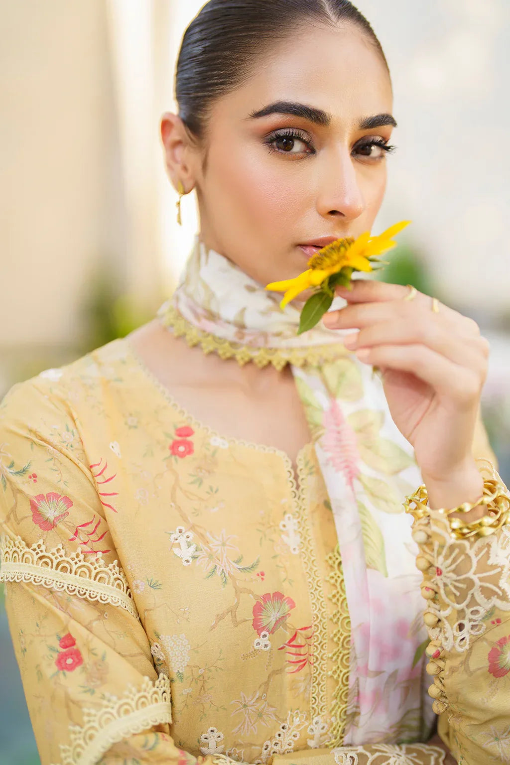 Iznik | Festive lawn 24 | SFL-09 - Rang-e-Khaas