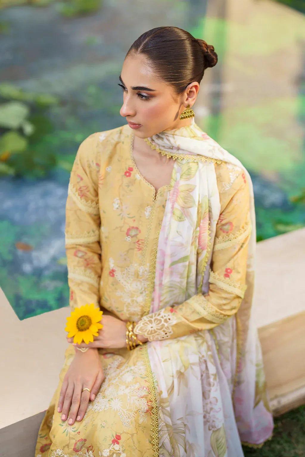 Iznik | Festive lawn 24 | SFL-09 - Rang-e-Khaas