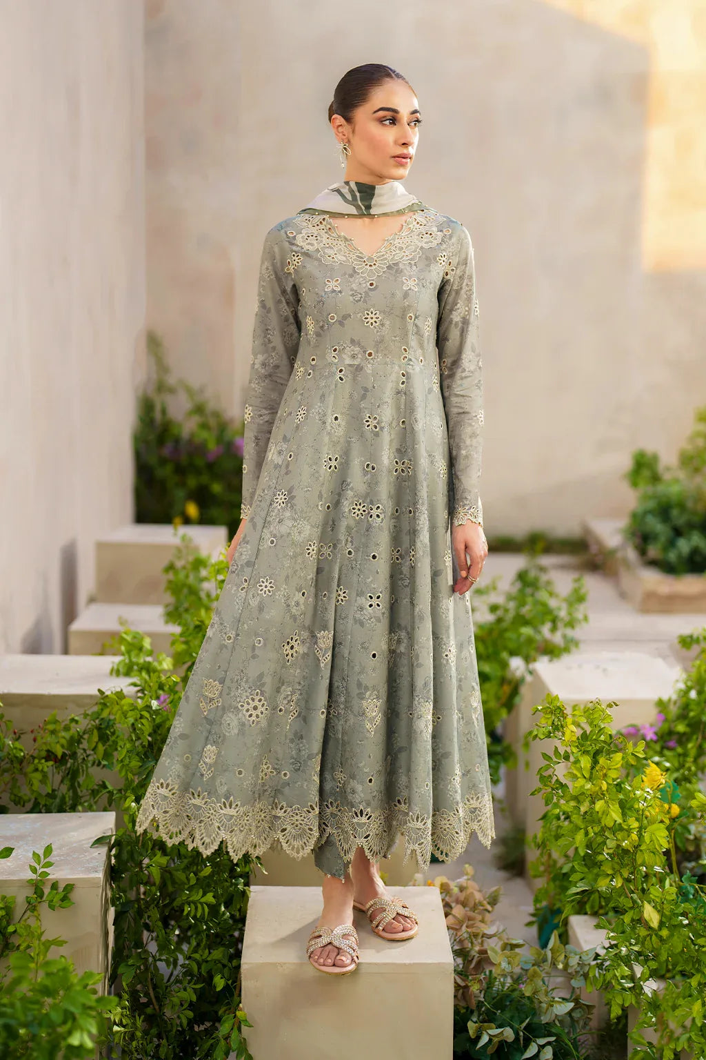 Iznik | Festive lawn 24 | SFL-10 - Rang-e-Khaas
