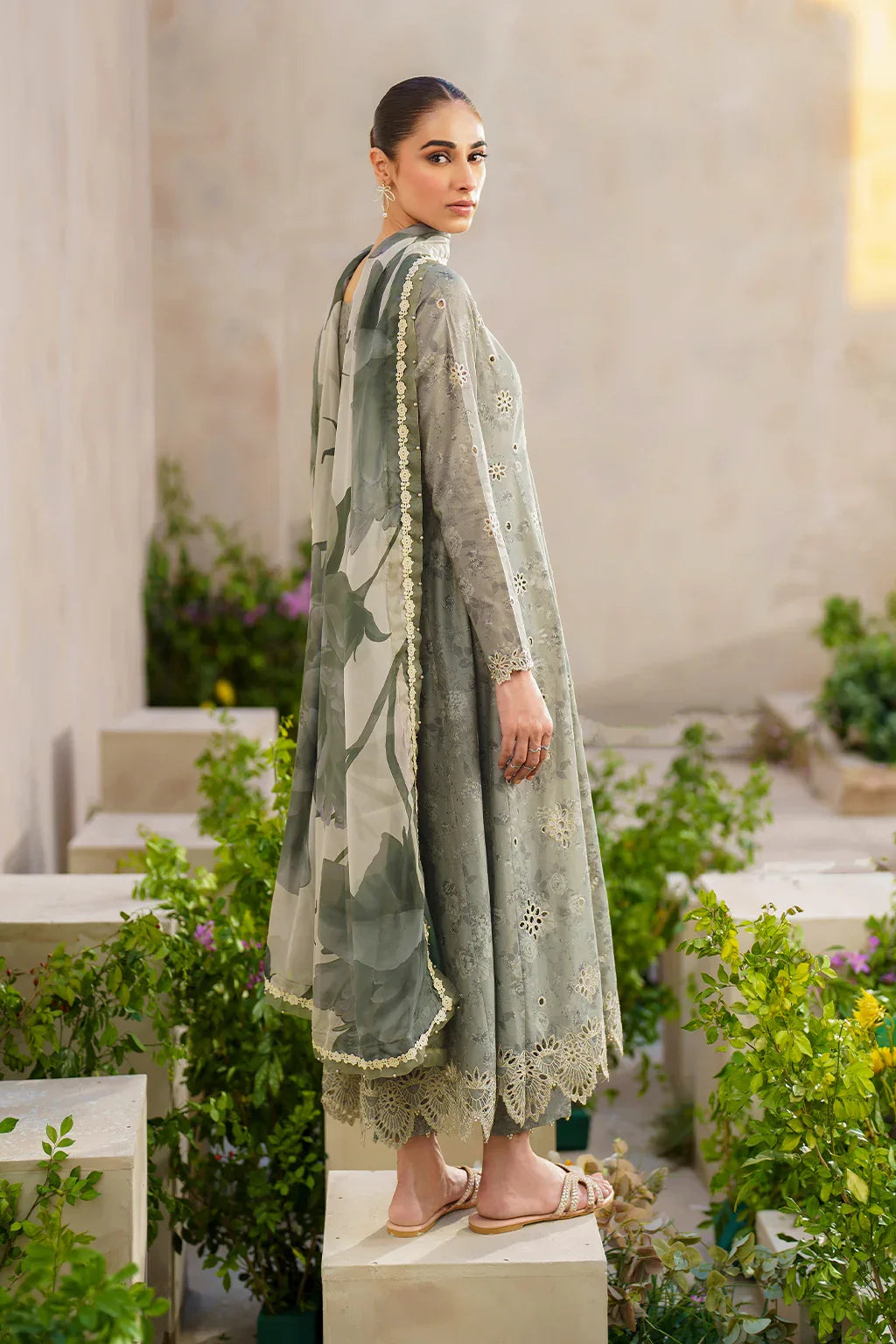 Iznik | Festive lawn 24 | SFL-10 - Rang-e-Khaas