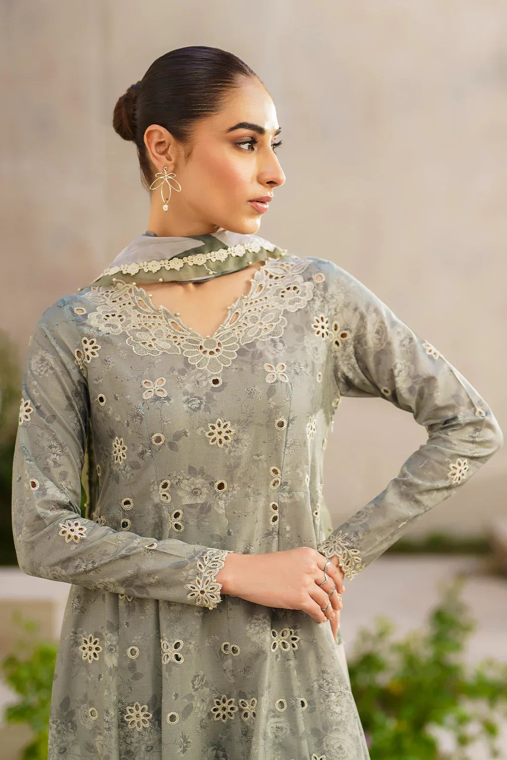 Iznik | Festive lawn 24 | SFL-10 - Rang-e-Khaas
