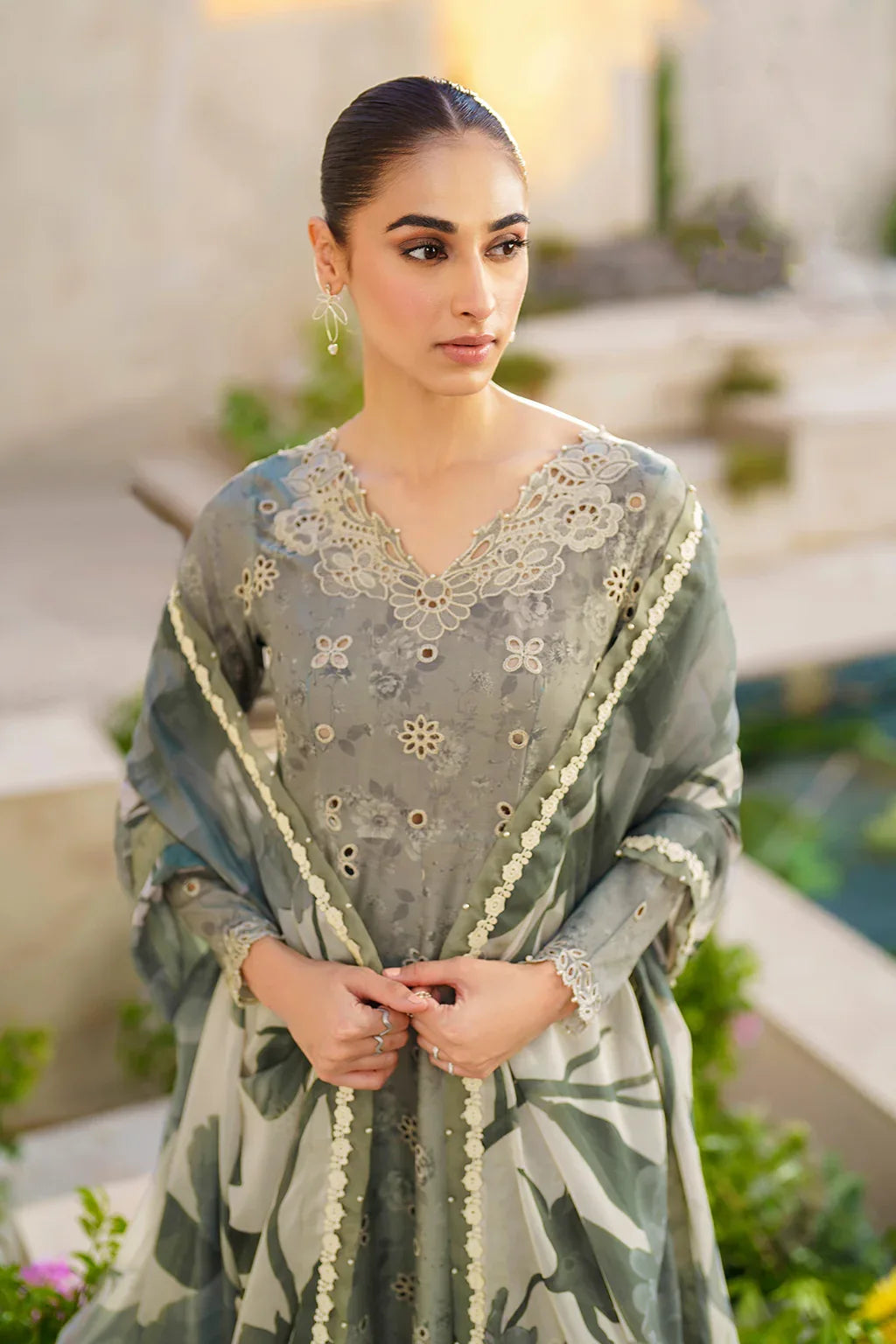 Iznik | Festive lawn 24 | SFL-10 - Rang-e-Khaas