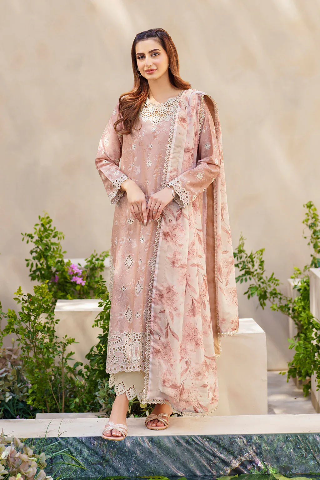 Iznik | Festive lawn 24 | SFL-11 - Rang-e-Khaas