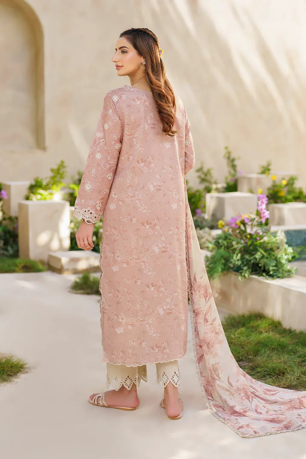 Iznik | Festive lawn 24 | SFL-11 - Rang-e-Khaas