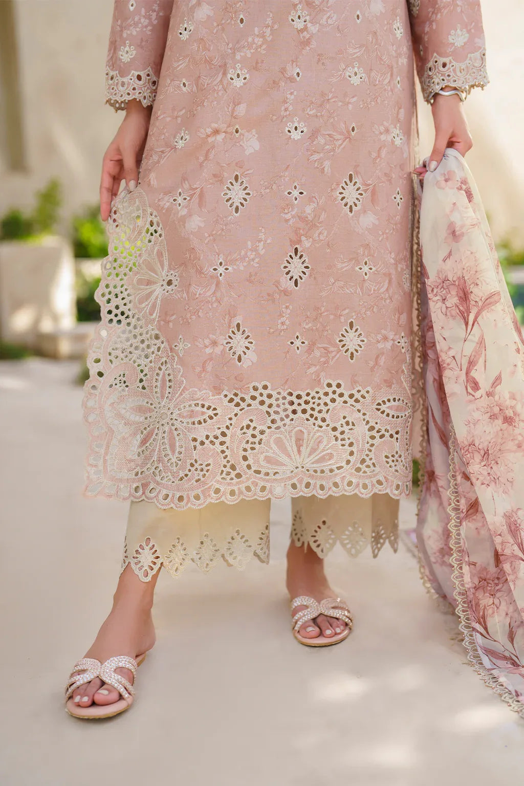 Iznik | Festive lawn 24 | SFL-11 - Rang-e-Khaas