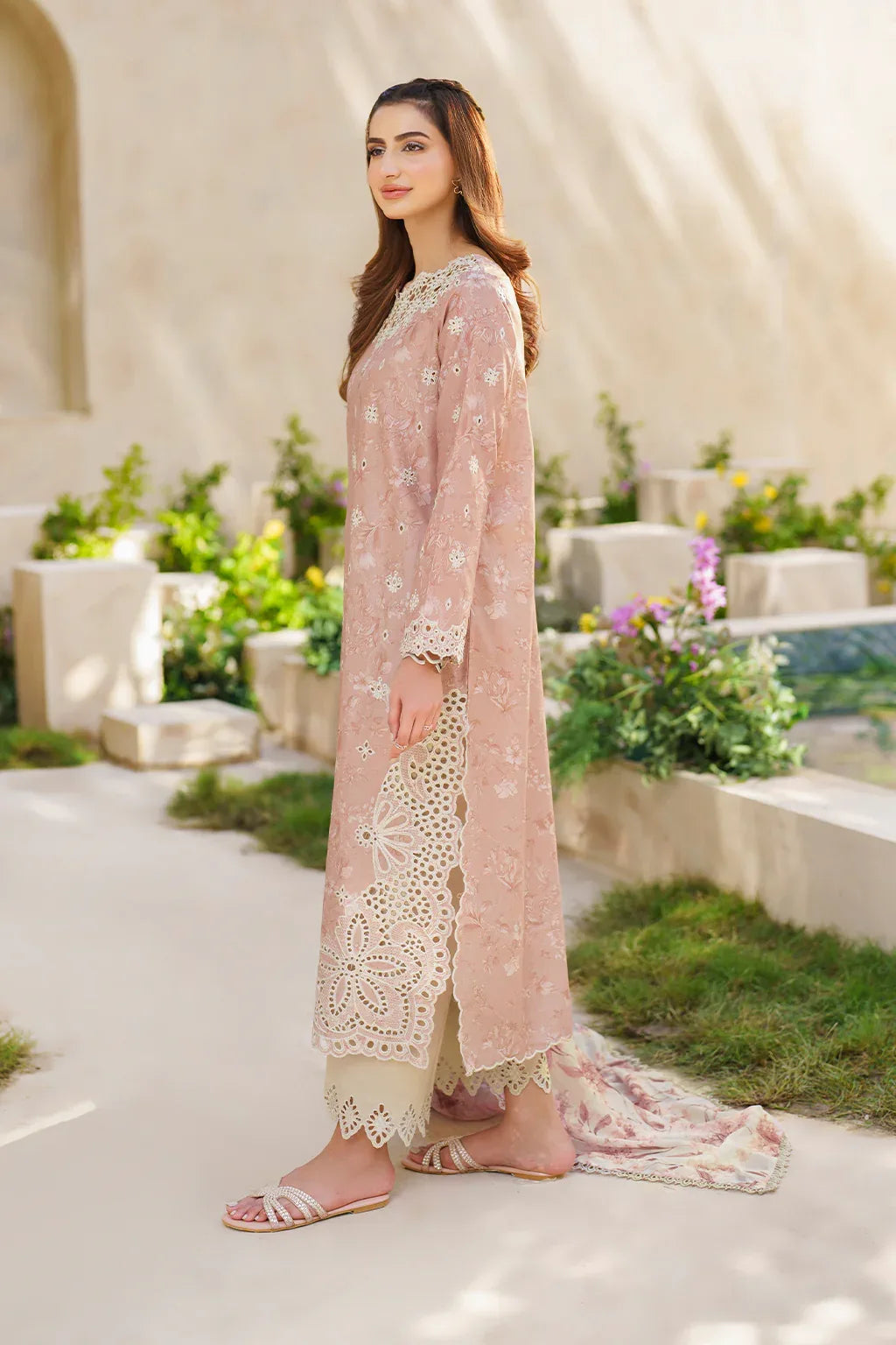 Iznik | Festive lawn 24 | SFL-11 - Rang-e-Khaas