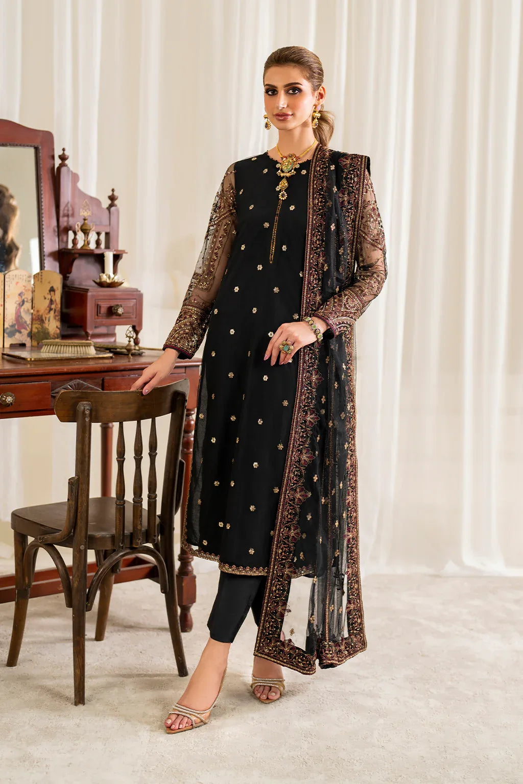 Iznik | Formal Wear | UE-288 - Rang-e-Khaas