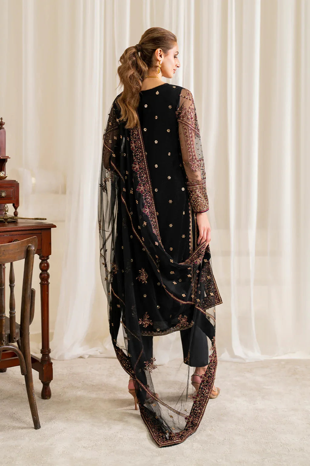 Iznik | Formal Wear | UE-288 - Rang-e-Khaas