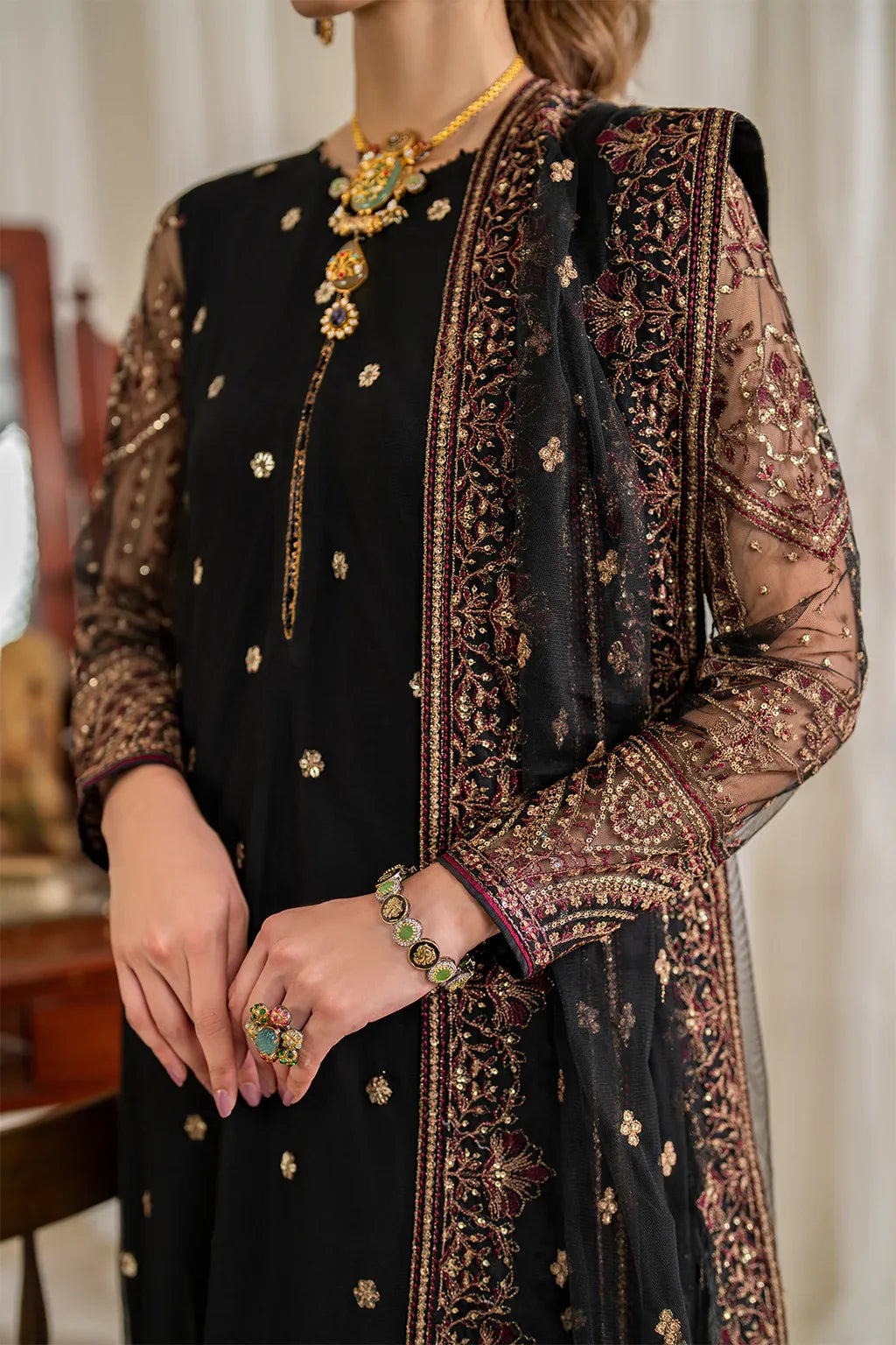 Iznik | Formal Wear | UE-288 - Rang-e-Khaas