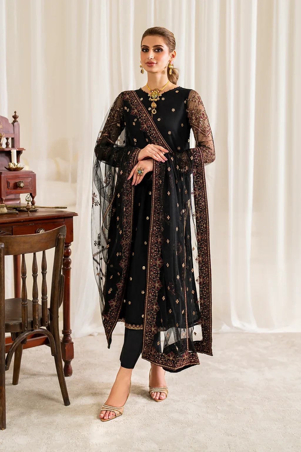 Iznik | Formal Wear | UE-288 - Rang-e-Khaas