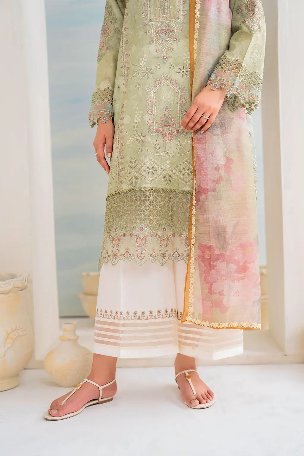 Iznik | Guzel lawn 24 | IGL-02 - Rang-e-Khaas