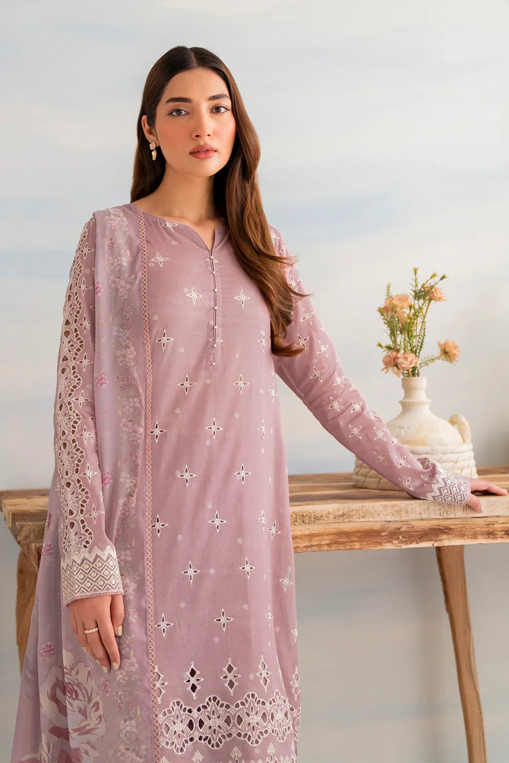 Iznik | Guzel lawn 24 | IGL-04 - Rang-e-Khaas