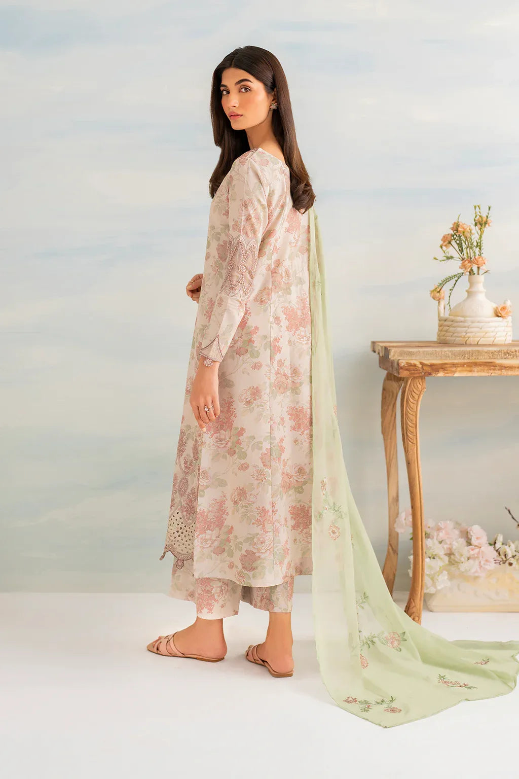 Iznik | Guzel lawn 24 | IGL-05 - Rang-e-Khaas