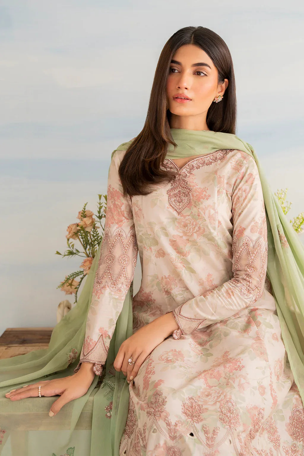 Iznik | Guzel lawn 24 | IGL-05 - Rang-e-Khaas