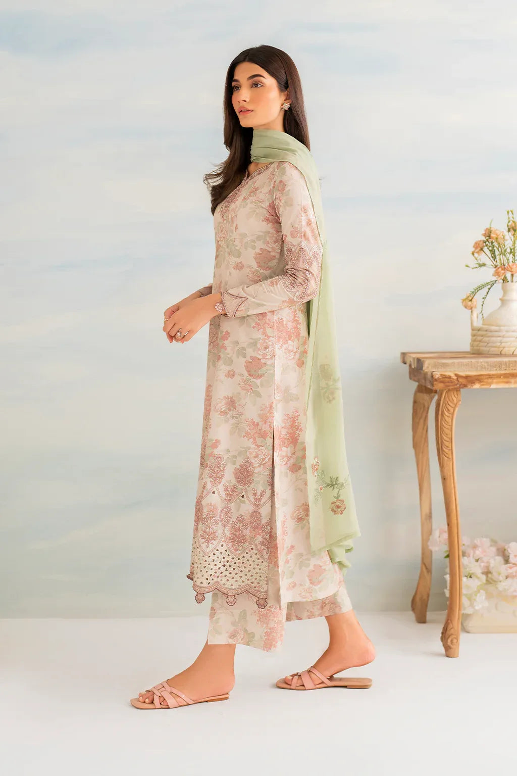 Iznik | Guzel lawn 24 | IGL-05 - Rang-e-Khaas