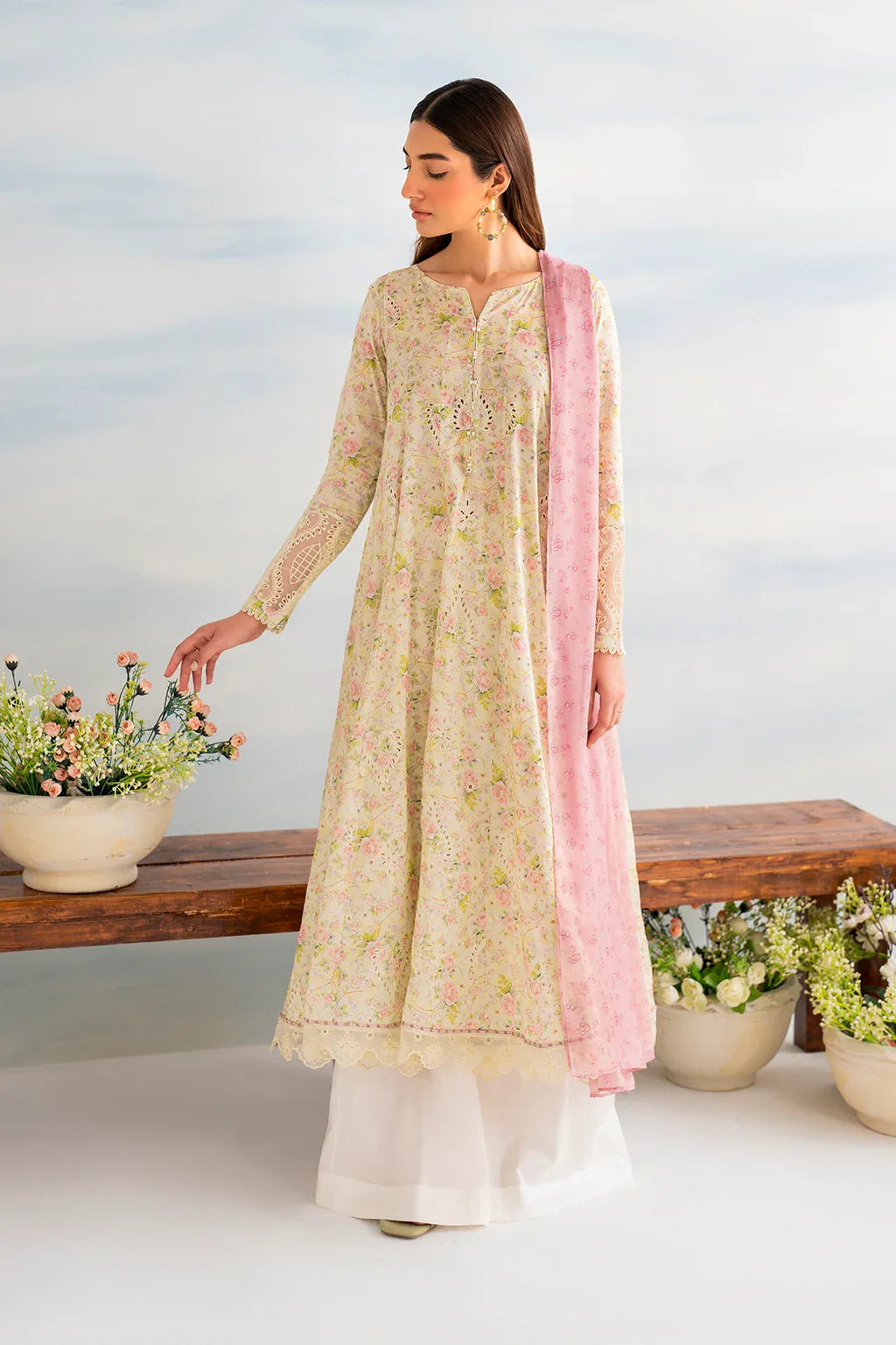 Iznik | Guzel lawn 24 | IGL-07 - Rang-e-Khaas