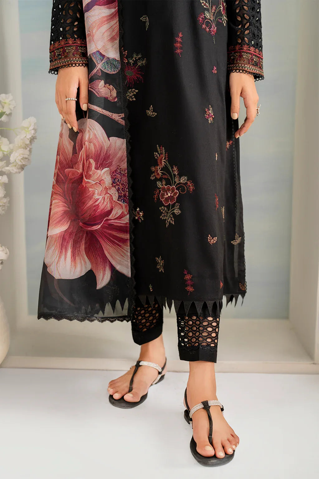 Iznik | Guzel lawn 24 | IGL-09 - Rang-e-Khaas