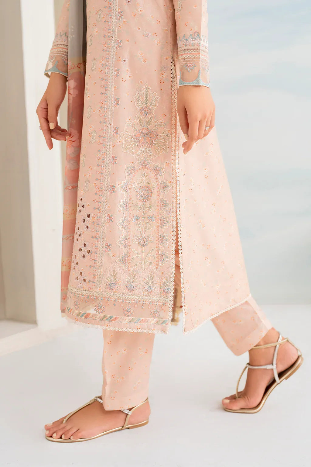 Iznik | Guzel lawn 24 | IGL-10 - Rang-e-Khaas