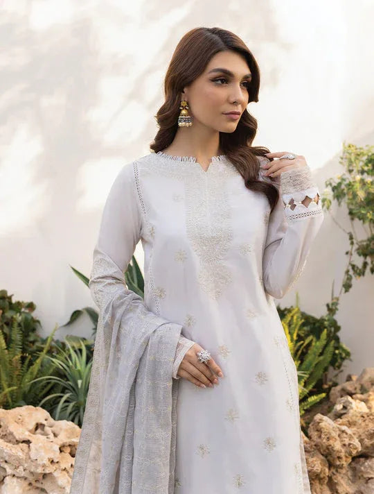 Iznik | Lawnkari 24 | UE-150 SERENE TURF - Rang-e-Khaas