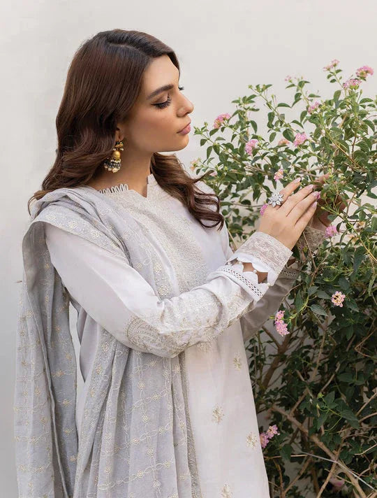 Iznik | Lawnkari 24 | UE-150 SERENE TURF - Rang-e-Khaas