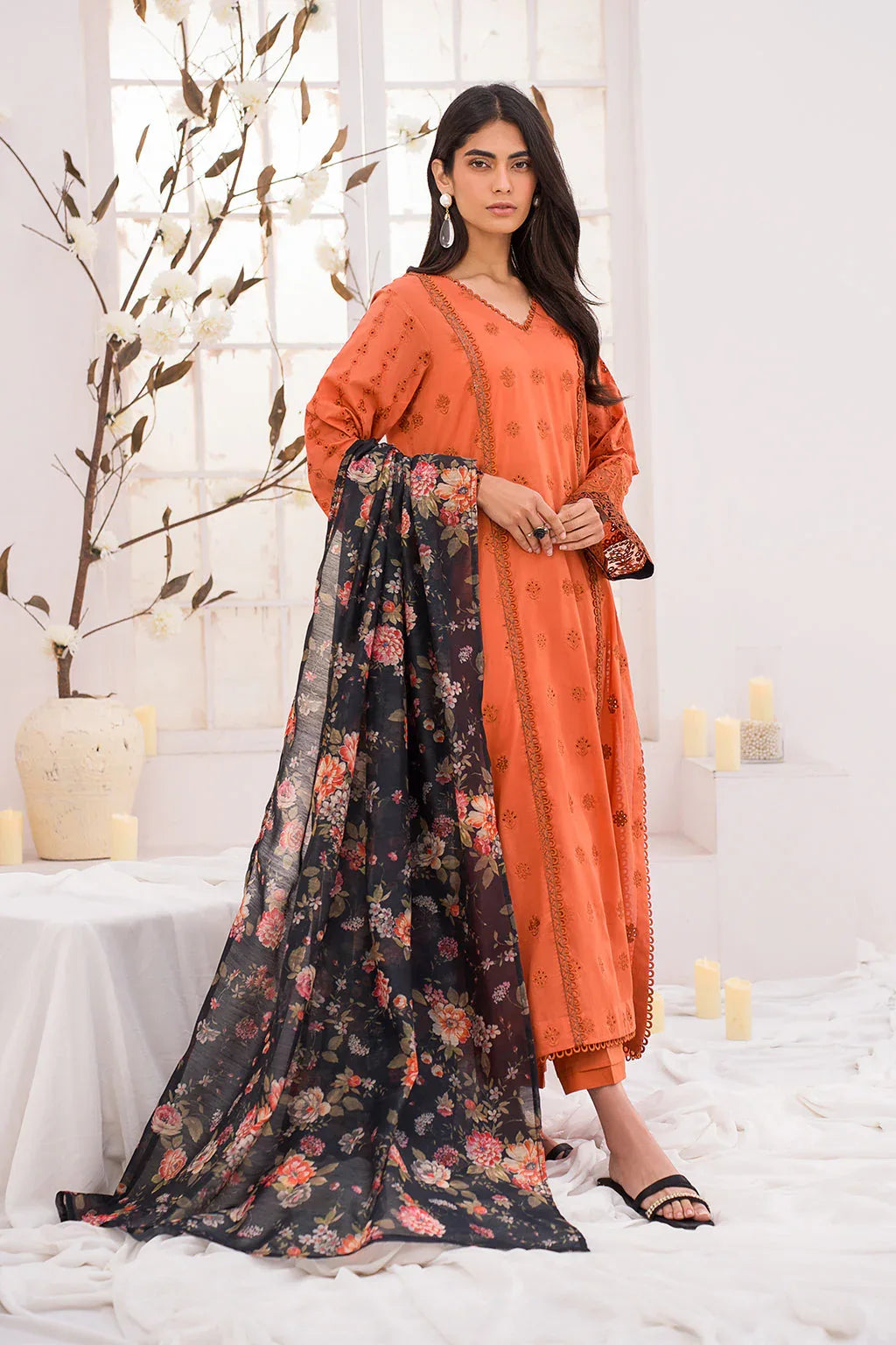 Iznik | Lawnkari 24 | UE-162 LEAFLET - Rang-e-Khaas