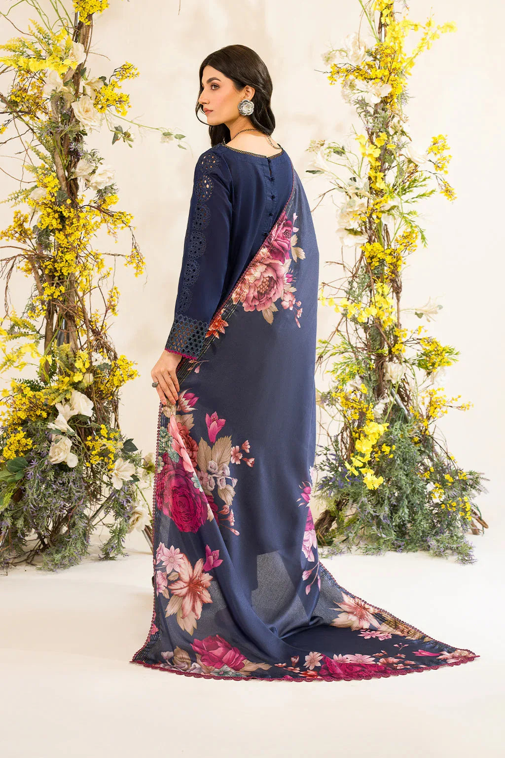 Iznik | Lawnkari 24 | UE-163 BLOOMEASE - Rang-e-Khaas