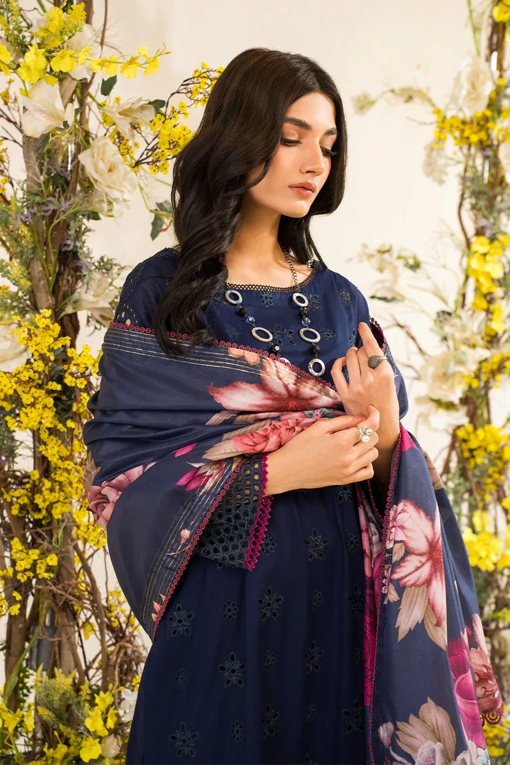 Iznik | Lawnkari 24 | UE-163 BLOOMEASE - Rang-e-Khaas