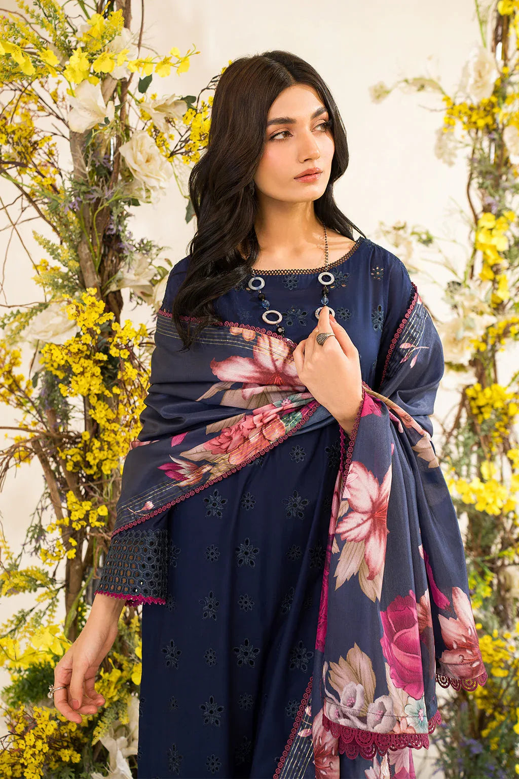 Iznik | Lawnkari 24 | UE-163 BLOOMEASE - Rang-e-Khaas