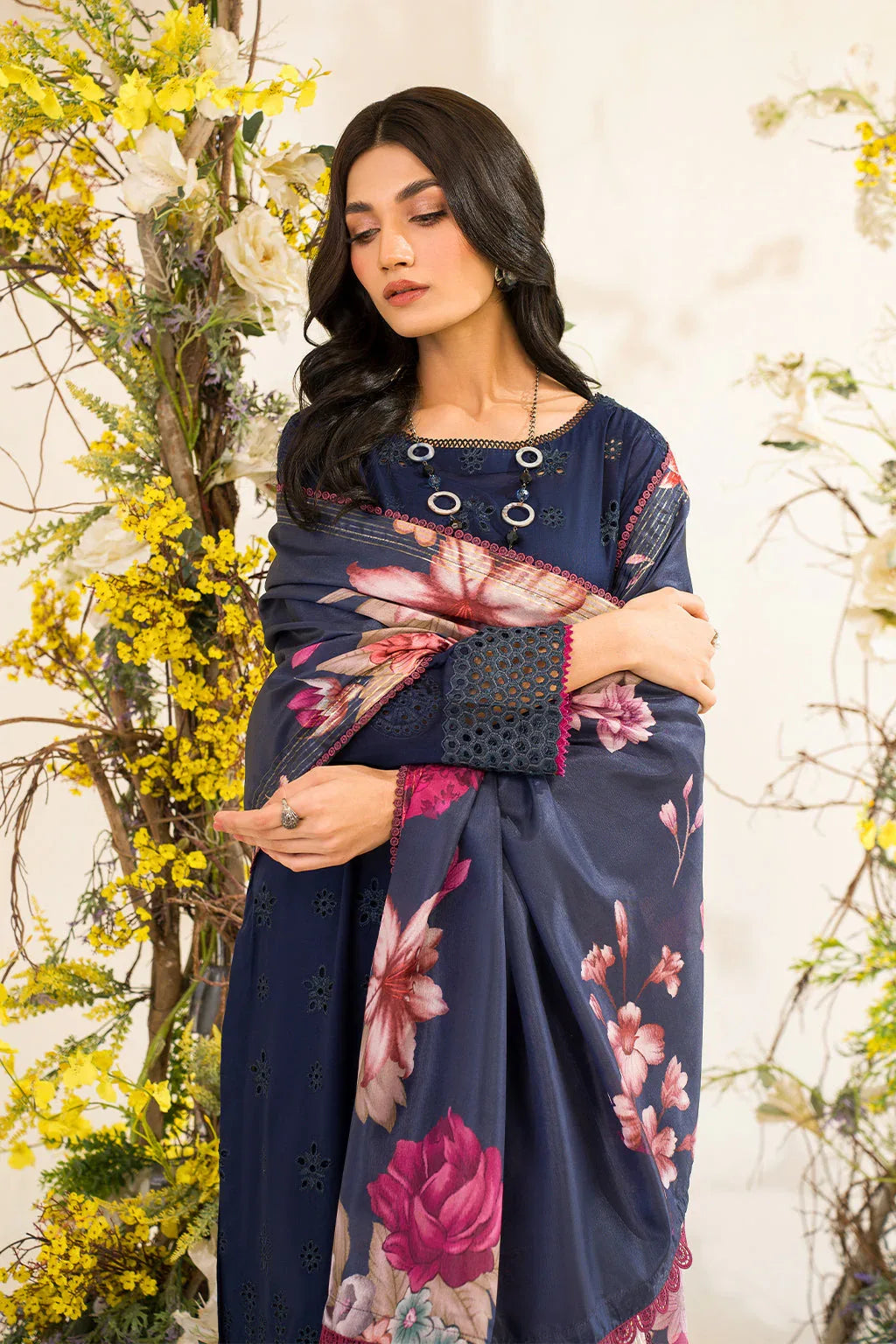 Iznik | Lawnkari 24 | UE-163 BLOOMEASE - Rang-e-Khaas