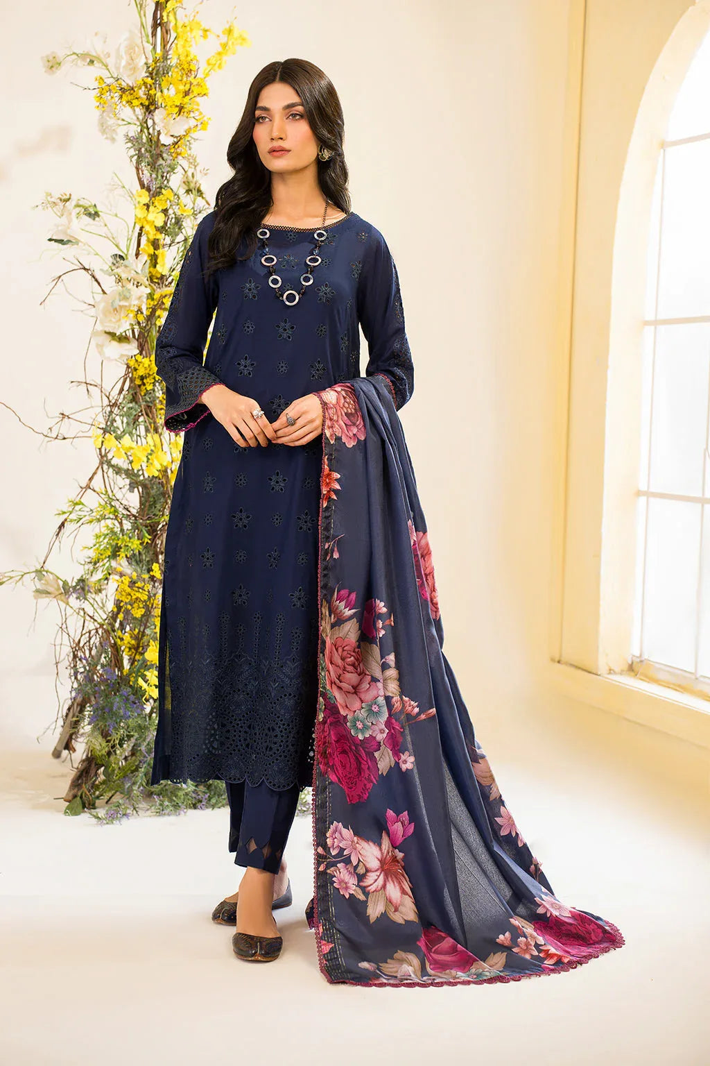 Iznik | Lawnkari 24 | UE-163 BLOOMEASE - Rang-e-Khaas