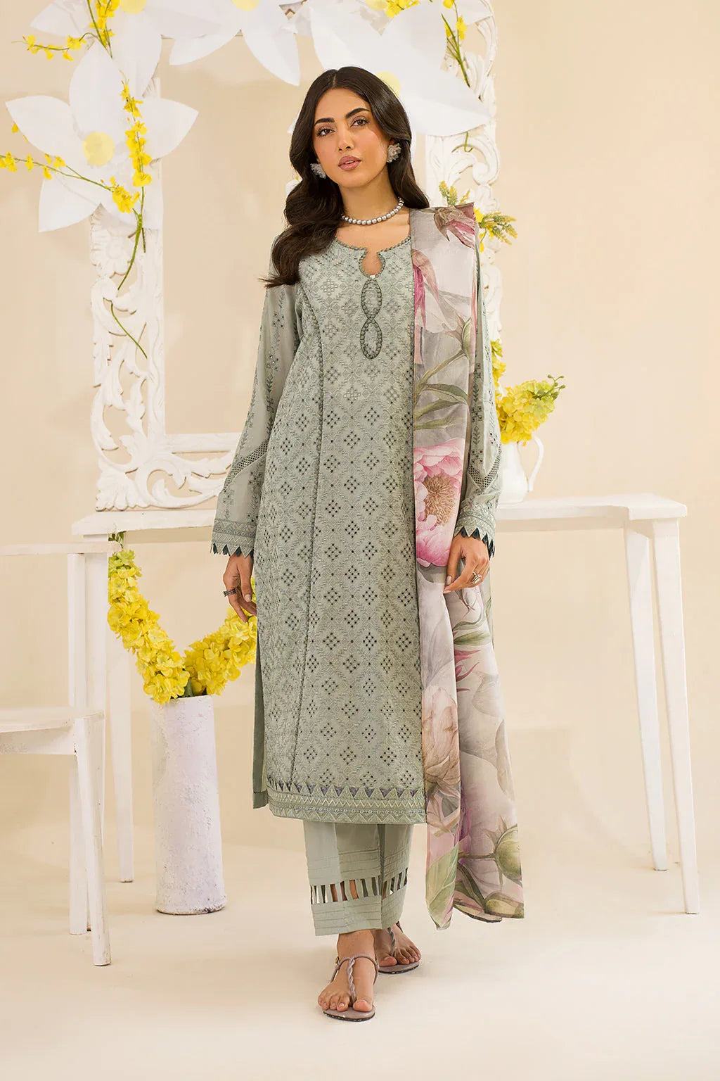 Iznik | Lawnkari 24 | UE-189 SLEEKCHIC - Rang-e-Khaas