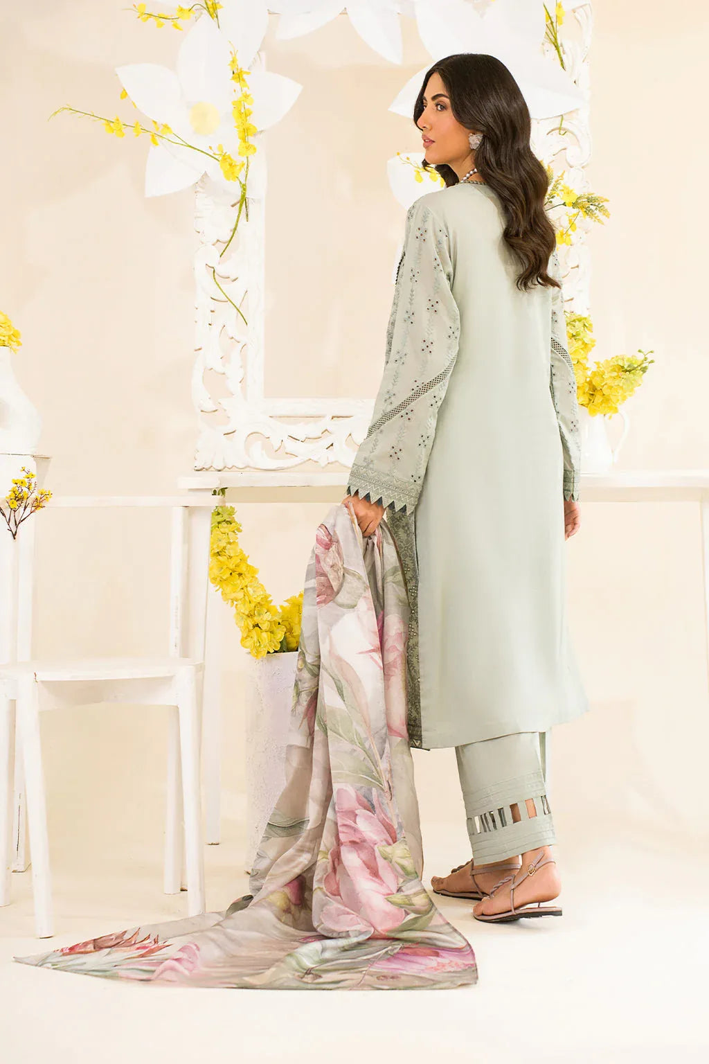Iznik | Lawnkari 24 | UE-189 SLEEKCHIC - Rang-e-Khaas
