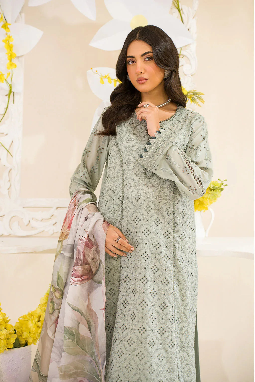 Iznik | Lawnkari 24 | UE-189 SLEEKCHIC - Rang-e-Khaas