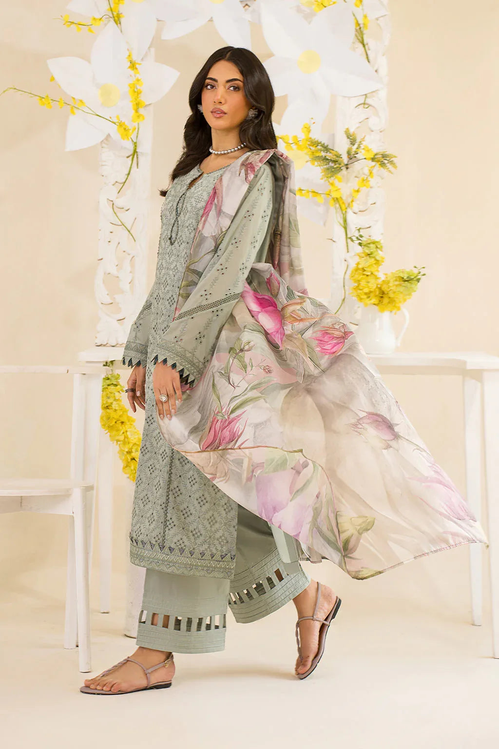 Iznik | Lawnkari 24 | UE-189 SLEEKCHIC - Rang-e-Khaas