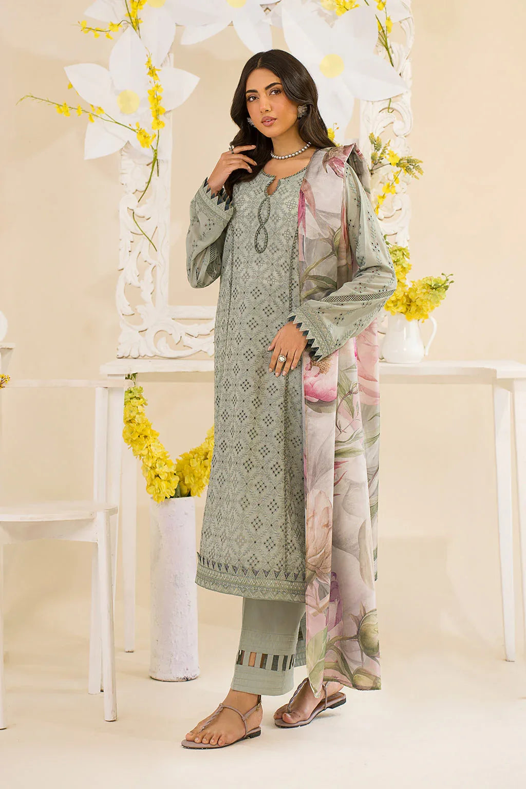 Iznik | Lawnkari 24 | UE-189 SLEEKCHIC - Rang-e-Khaas