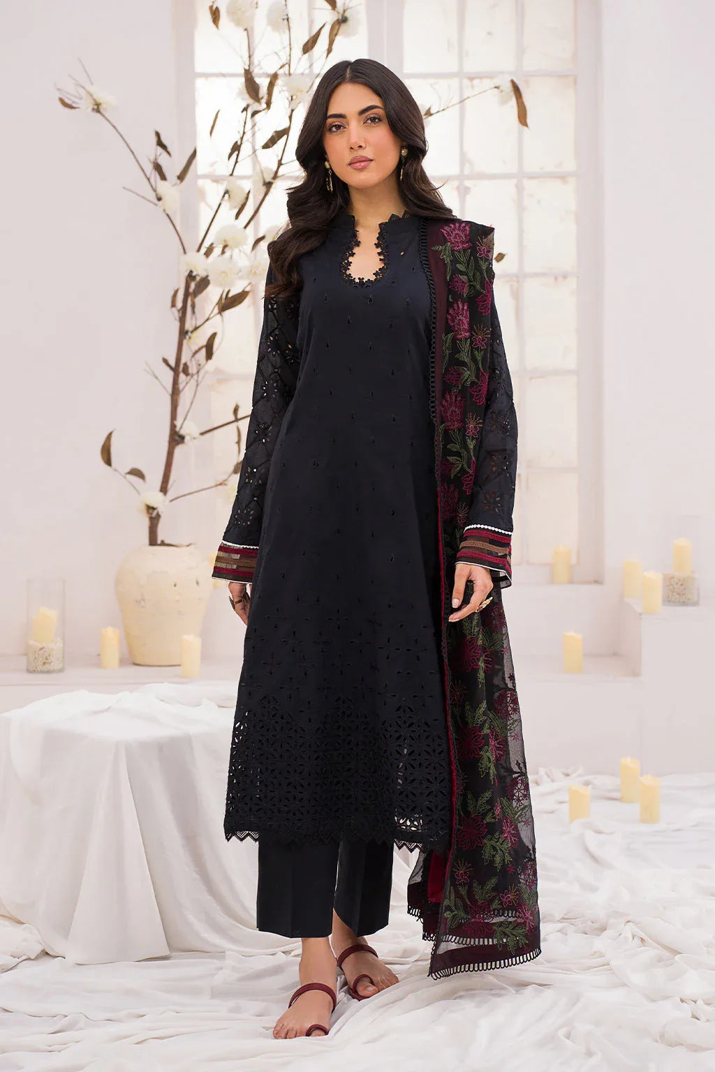 Iznik | Lawnkari 24 | UE-200 GARRULOUS - Rang-e-Khaas