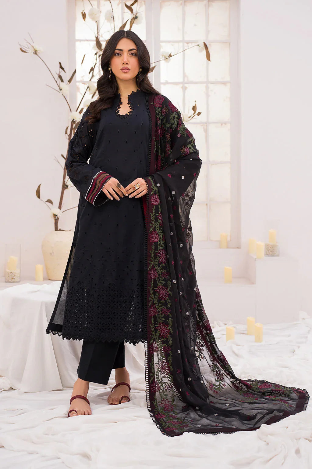 Iznik | Lawnkari 24 | UE-200 GARRULOUS - Rang-e-Khaas