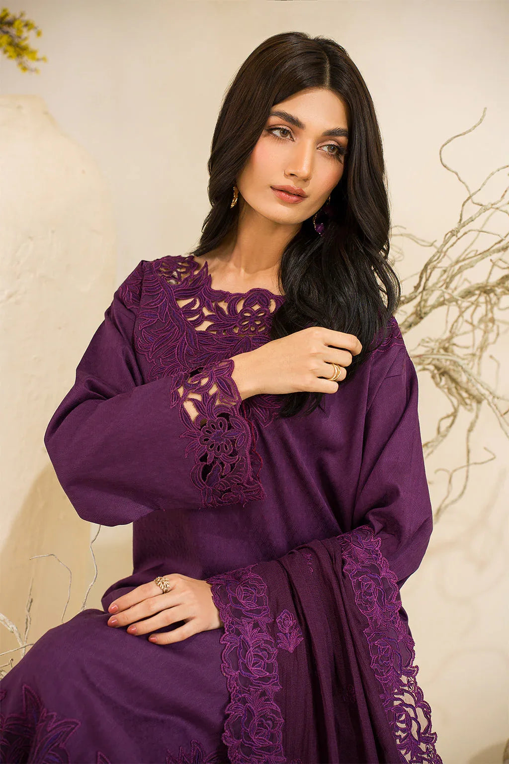 Iznik | Lawnkari 24 | UE-209 QUAGMIRE - Rang-e-Khaas