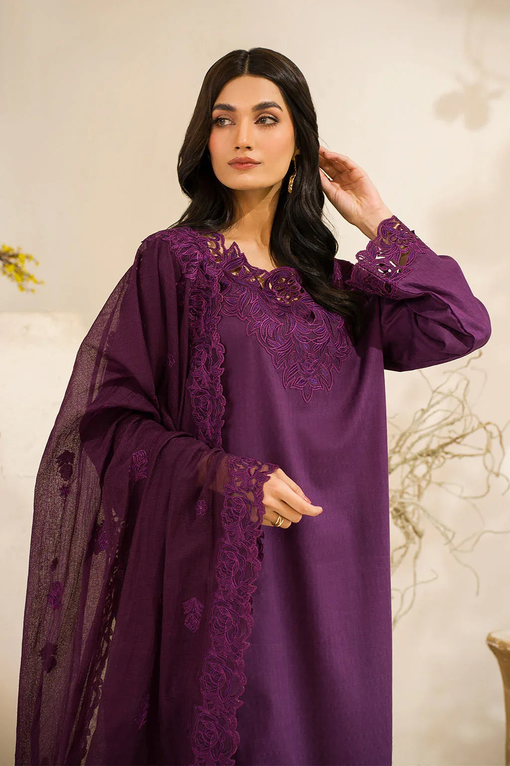 Iznik | Lawnkari 24 | UE-209 QUAGMIRE - Rang-e-Khaas