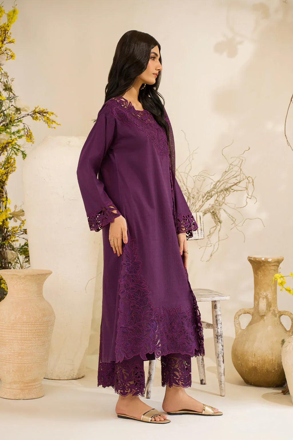 Iznik | Lawnkari 24 | UE-209 QUAGMIRE - Rang-e-Khaas