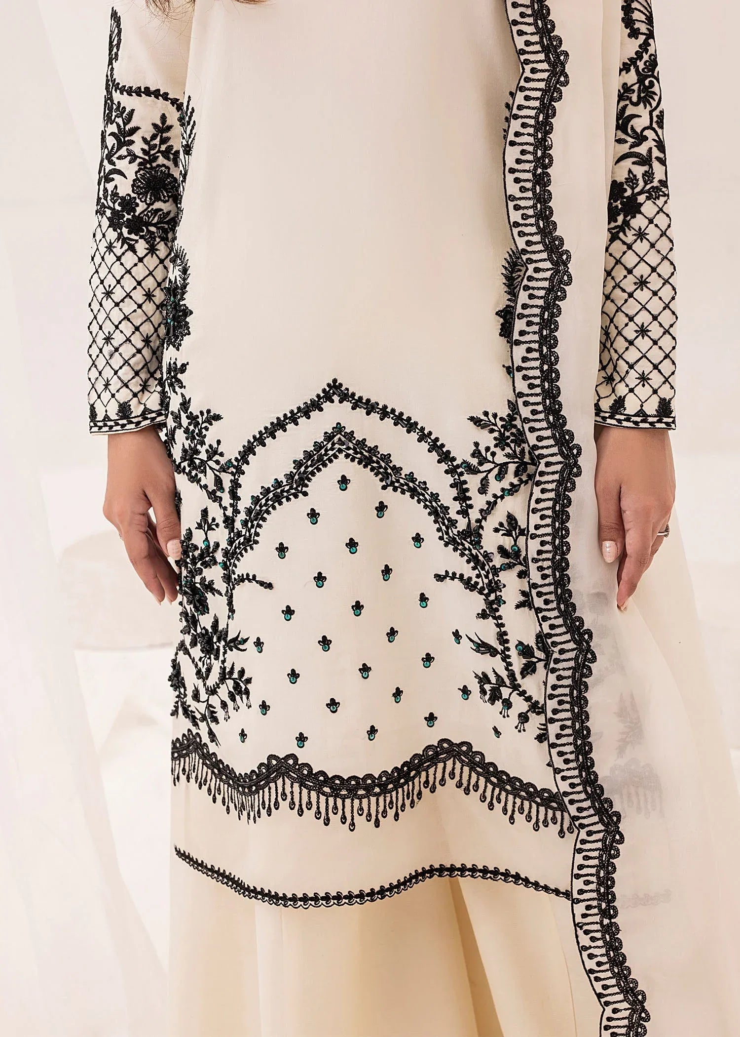 Jamnii | Silk Ivy | Noir Pearl - Rang-e-Khaas