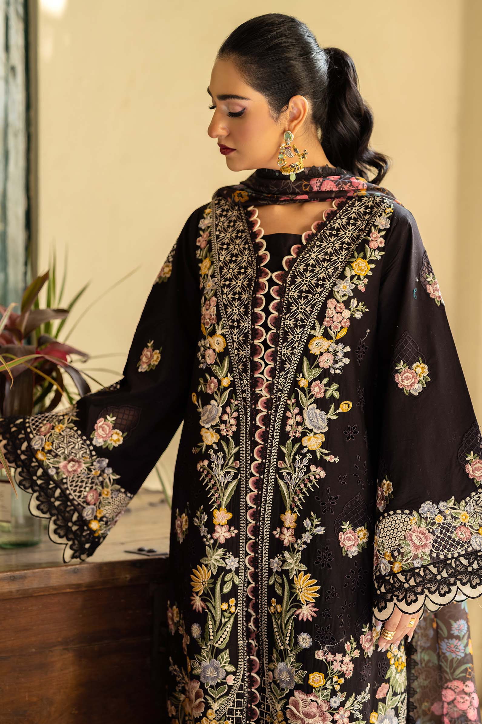 Maryam Hussain | Luxury Lawn 25 | Koyal - Rang-e-Khaas