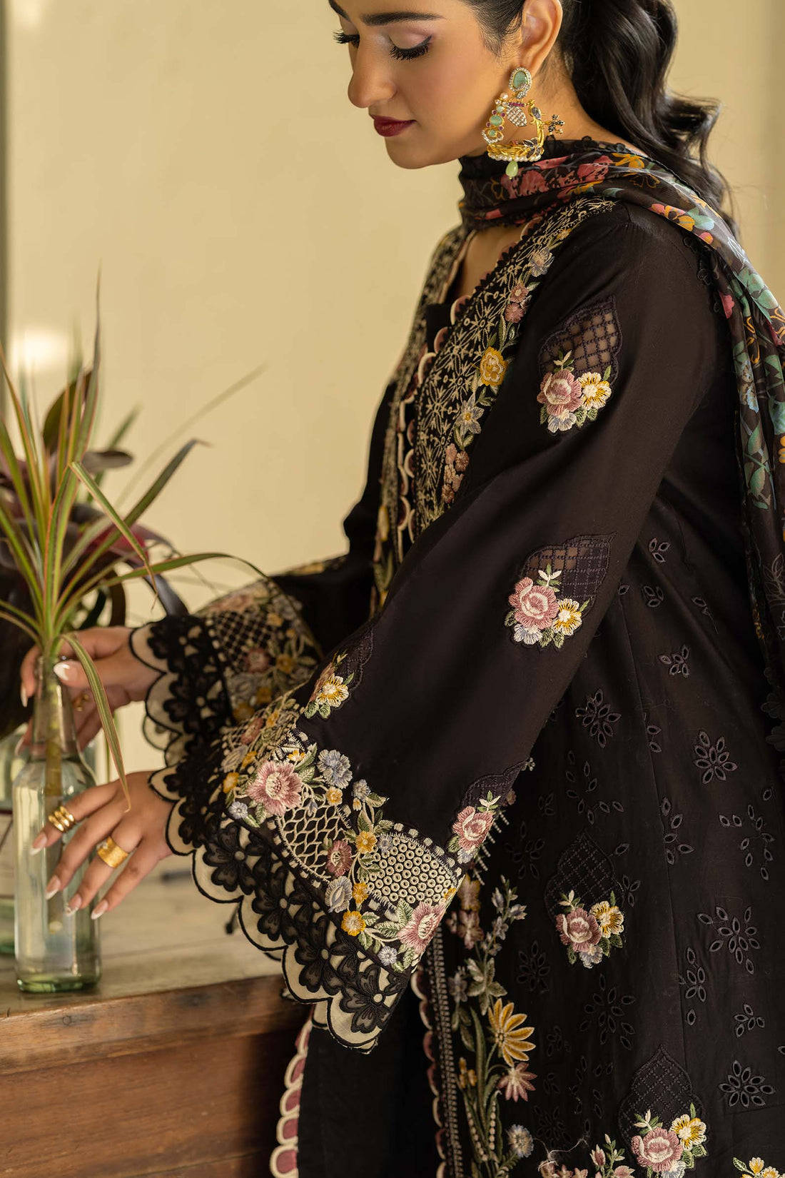 Maryam Hussain | Luxury Lawn 25 | Koyal - Rang-e-Khaas