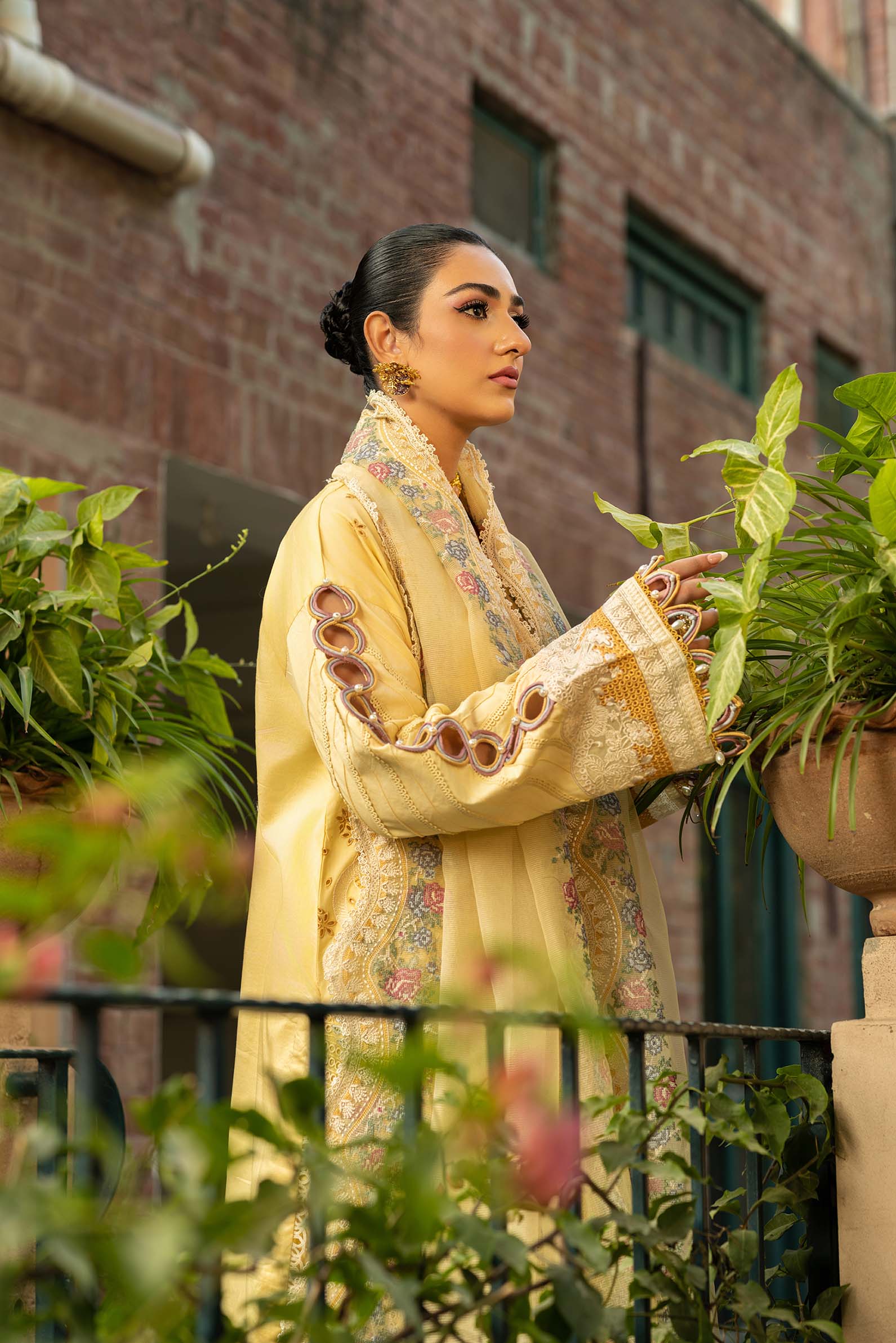 Maryam Hussain | Luxury Lawn 25 | Marjaan - Rang-e-Khaas