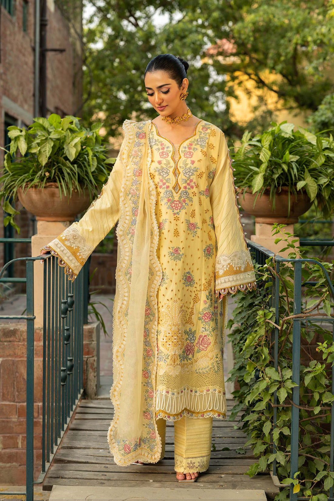 Maryam Hussain | Luxury Lawn 25 | Marjaan - Rang-e-Khaas