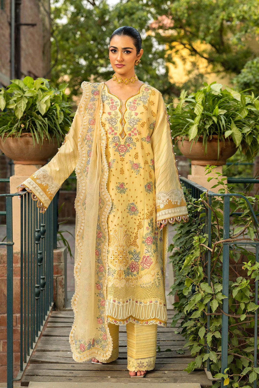 Maryam Hussain | Luxury Lawn 25 | Marjaan - Rang-e-Khaas