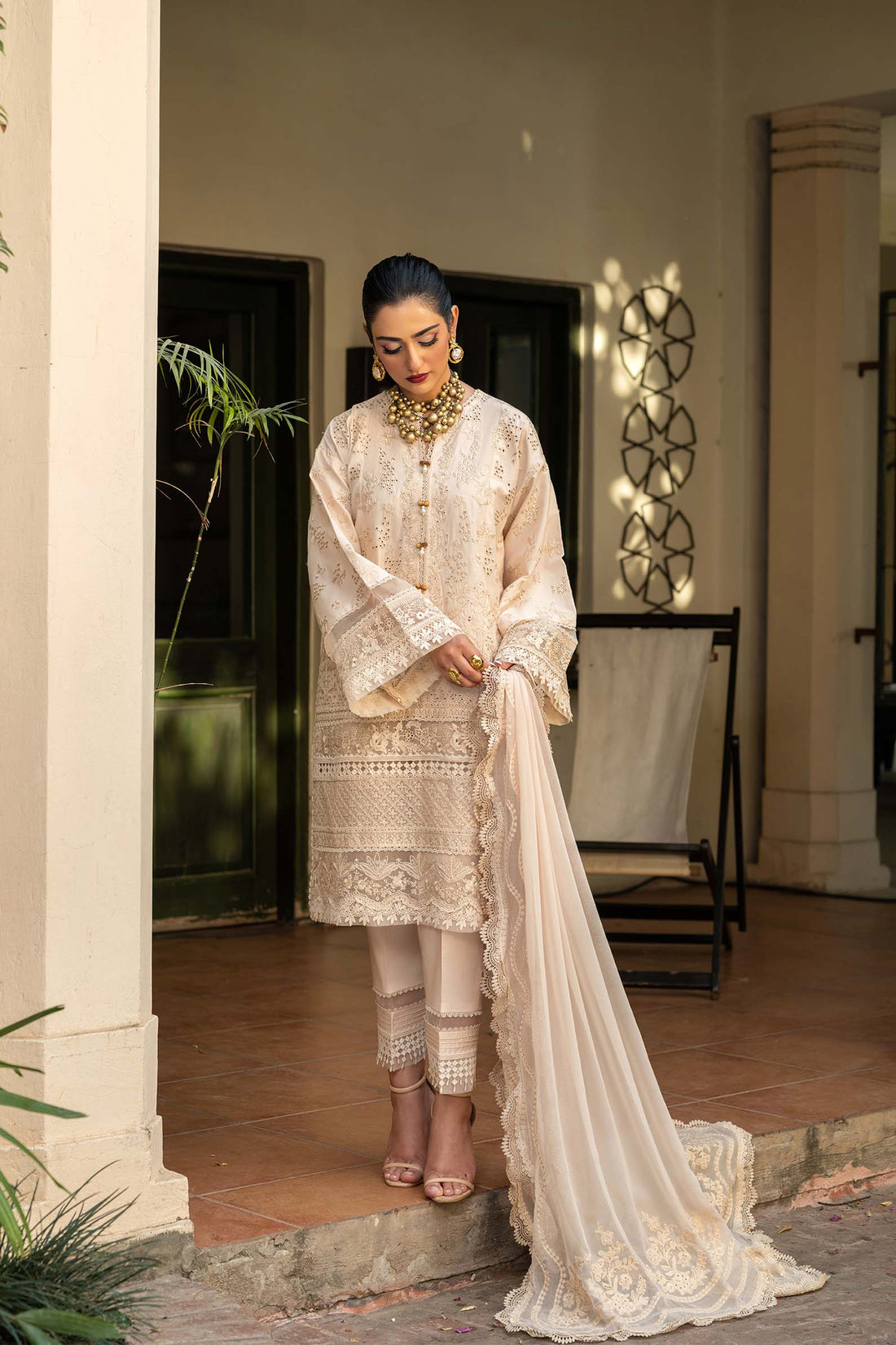 Maryam Hussain | Luxury Lawn 25 | Raya - Rang-e-Khaas