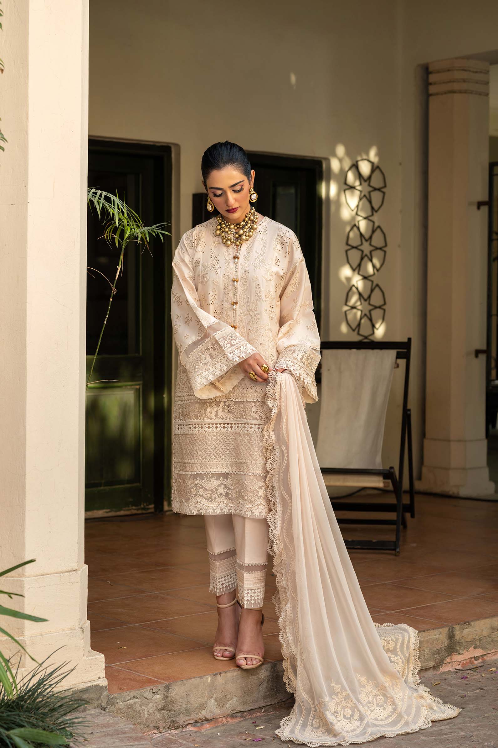 Maryam Hussain | Luxury Lawn 25 | Raya - Rang-e-Khaas