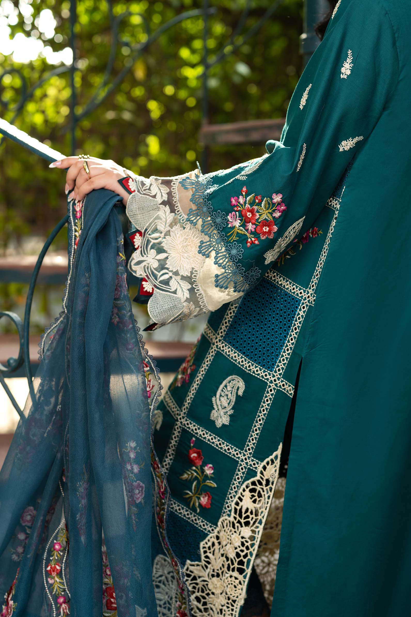 Maryam Hussain | Luxury Lawn 25 | Neelum - Rang-e-Khaas