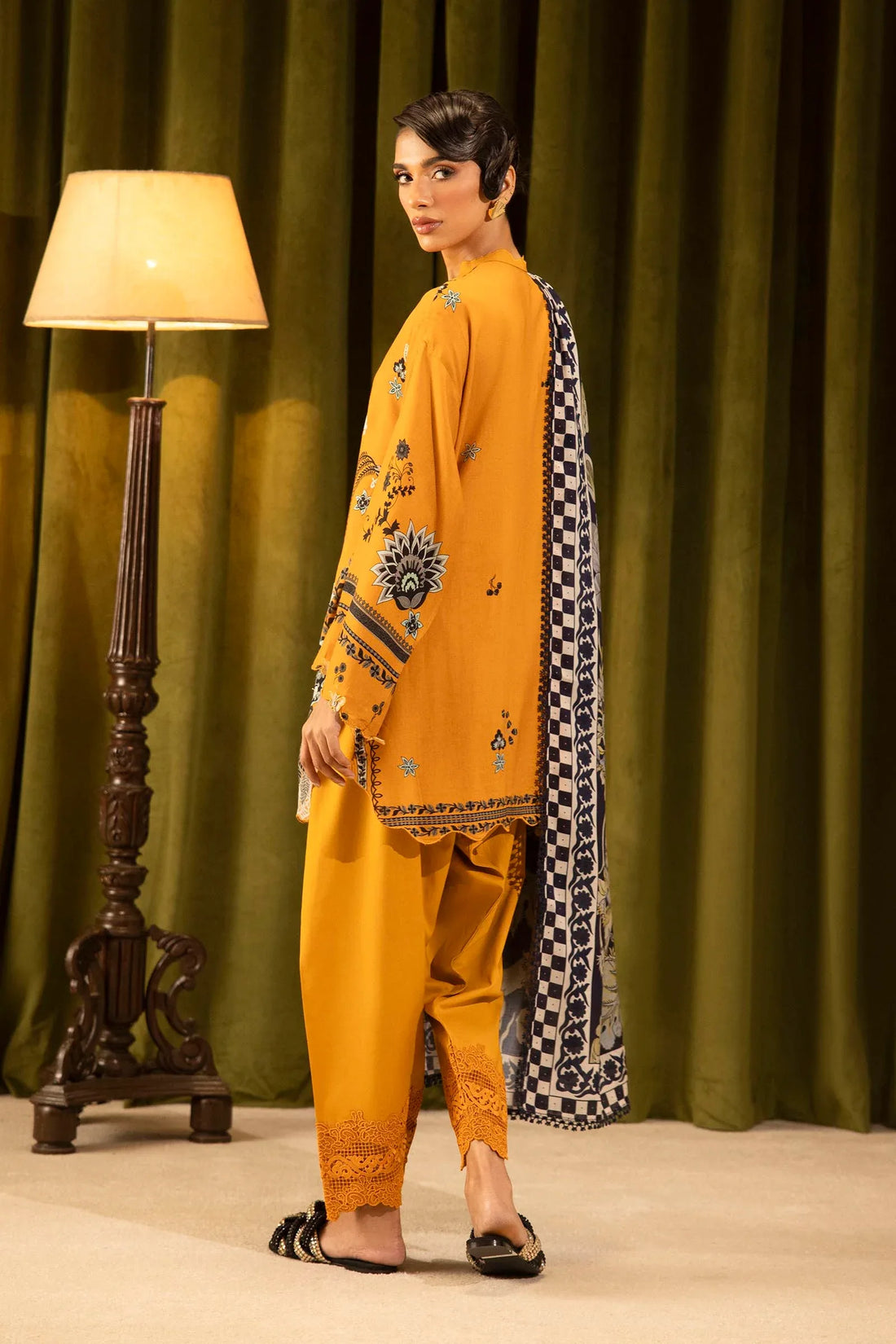 Sana Safinaz | Muzlin Winter 25 | 020A - Rang-e-Khaas